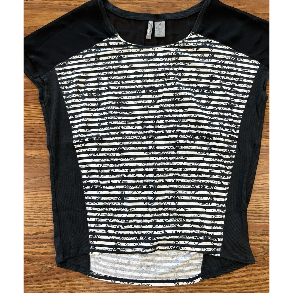 New Directions Weekend Medium Black White Stripe Top‎